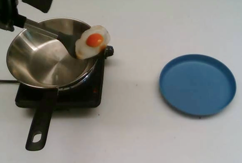 Egg on the spatula before serving